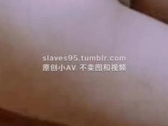 高三毕业，急着拍AV，这是上半部，还有下半部双穴特写！只可惜了，找来了霸气的朋友，缺的还是一个专业的摄影师和专业的摄影器材！没办法，人生有很多无奈和理想，加油！