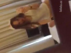 骚的可以，被銱还不忘记角度问题 由于微博限制视频时长，需要更多完整版国产自拍视频的狼友们请咨询客服微信:luluyingshi3 福利总群每日稳定更新优质国产自拍视频、更有私人定制不和谐不封号云盘(几百种类型提供定制)