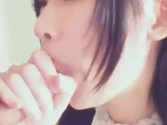 口爆 我也好想這樣射到老婆的嘴裡，但是老婆不幹，並且覺得很惡心。 女人只有全身心接受你 才能接受你的鸡巴和精液 努力吧兄弟