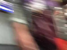 Milf sexy ?escalator