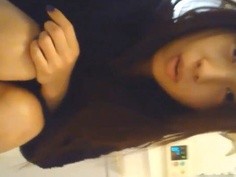 正妹自拍放尿過程 連大姨媽都一起出現了