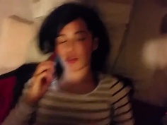 女友在講電話...還是照幹不誤啊