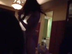 硬是要人摸她逼！！