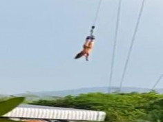 香港女子全裸笨豬跳