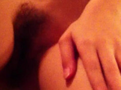 葉狀金屬項鏈少女