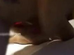 衣食无忧的小夫妻情人节3p找刺激