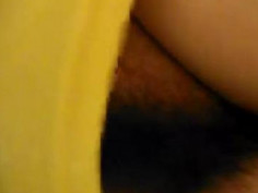 扑粉更添香体滑，解衣唯见下裳红