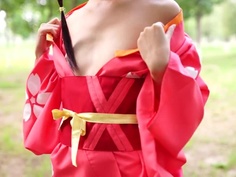 我讓女友穿上和服跟我去踏青！一到野外他就忍不住把衣服一件件脫掉：小白虎的誘惑2