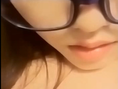 用手機APP直播的女主播 娃娃音隨著高潮越來越大聲!!