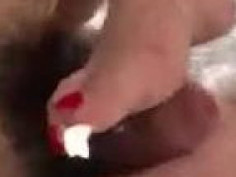 港女在水中用腳玩J