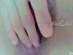 오늘 날씨가 약간 우중충한 날씨. 학교 수업 끝나자마자 집에와서 우울한 날씨를 풀어요. 오빠생각하면서. 젖으니까 소리가 더 끈적하고 걸레같이 들리내요. 오빠도 내 생각하면서 손을 바지 아래로 내려가봐요. 나랑 같이 젖어서 신음소리 내주세요. 저 많이 젖으면 내 보지랑 같이 놀게 해줄께요 히힛 아직은 준비가 안됐는데?