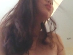 白嫩美女被插太爽 笑容都糾結了