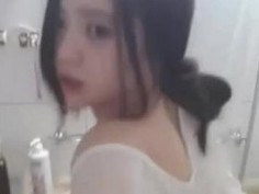 曾经特别火的浴室门把手自慰门，原来小姑娘长的这么可爱啊