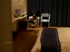 在商務模特飲料中加點催情藥 直接變成淫娃急著大玩SM