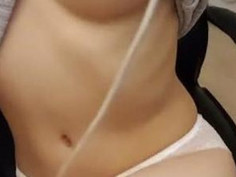 은별애기 흰팬티로 보이는 생리대가 포인트~*