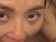 又是一波梳妆台镜子前的后入，酒店门都没有关，太刺激了