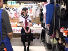 LOVE-403 ［閉店セール］ブルセラ店に訪れたJKたちのエロ動画☆無許可発売 諭吉かざして少女ホイホイ 4名出演