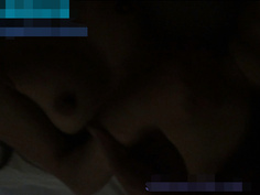 火辣人妻一直說關了燈在幹 一吸她奶頭開始啊啊叫 4