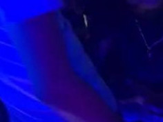 大陆某夜店KTV极品帅哥超长大黑屌被男客舔口，现场女声淫荡尖叫声！ 重口味