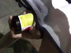 港女在樓下玩奧樂蜜C樽塞下體