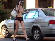 新堀江「OK繃雪乳」…背後有寓意：赤裸的女孩，代表赤裸的心