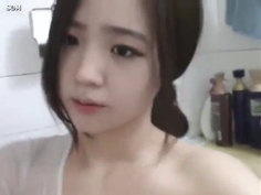 韓國學生妹用浴室門把SOLO秀好幾手