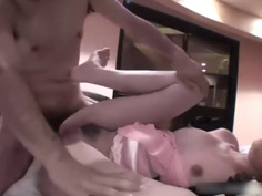 極品正妹在半夢半醒間就被無套插入