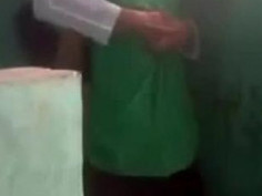 em cấp 2 xoạc nhau trong WC