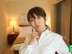 スレンダーな美人妻