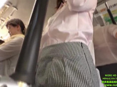 SW-293.通勤バスはギュウギュウの満員で目の前には黒パンストのOLだらけ！どうしようもなく興奮しちゃった僕は生チ○コ擦りつけたら握り返してきた_2