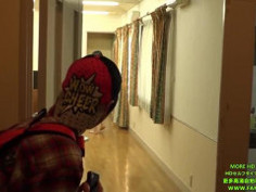 SW-322.デカパイ人妻の大人カラダに悪ガキ達のおませな性欲が爆発！イタズラだけじゃ物足りず、ピンコ勃ちチ○ポ入れちゃった