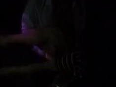 成都九眼桥兰桂坊河边野战。故事就是一个老外，在兰桂坊河边上和女的啪啪啪，啪完咯就走人，之后那个女的没爽够，到处找人说要找到那个老外，要跟他走，不然就跳河割腕。。。全是真人版AV男女主角硪，，现场很多人围观的野战啪啪啪并录下视频传到朋友圈。伤风败俗!潲水婆娘丢人!