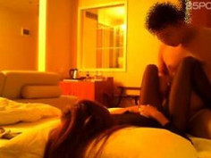 【線上看影片】和黑絲美腿妹酒店開房性愛影片流出！身材一流~~一晚射了她6次才离开！！