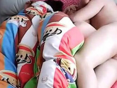 跟老婆，小姨子一起睡！！起床先跟她來一發～等老婆醒了在繼續（有影）