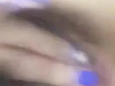 〔國語發音〕騷人妻自拍影片給老公看～還沒進去就先摸到噴（有影）