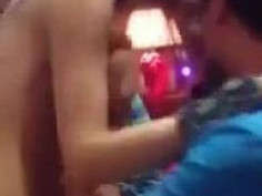 台灣某KTV大奶小姐任人摸~摸到痛了還要人溫柔一點（有影）