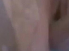 [異物露臉]騷妹自慰沒按摩棒~拿掃把柄也弄到流汁 （有影）