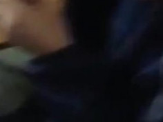 扯！少婦遭高利貸追債 當場脫上衣：是不是讓你摸了奶就可以放我走？摸吧！