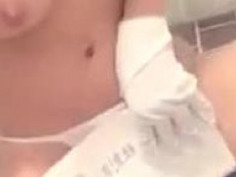 [廁所自拍]爆乳正妹放送福利～在廁所摸摸又摳摳！這埋進去會悶死（有影）