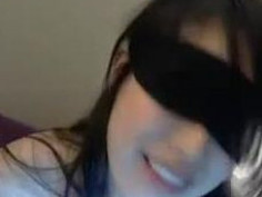 [盜攝視訊]瘋傳大奶台妹和男友的性愛視訊！二個都矇眼要怎麼做啊？（有影）