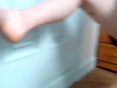 [自拍流出]學生妹妹對著鏡子自慰！讓大家看少女內衣裡面的粉嫩美乳～拿奇異筆玩弄濃密ㄇㄤˋ口（有影）