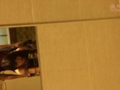 [自拍露臉]性感女友只穿這樣去吃飯！這哪吃的下，拖著她先進廁所餵小弟在說（有影）