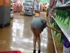 【線上看影片】[超市自拍]無聊跟情人跑去大賣場，順便拍養眼畫面，旁邊還有人超刺激