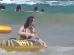 ［最新資訊］凱渥名模海邊玩水露點，網友瘋傳走光影片～關閉粉絲團也來不及啦！（有影） - 2