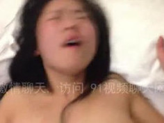 [自拍露臉]學妹不過癮，按摩棒刺激漏尿還潮吹，臉色潮紅快不行（有影）