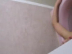 [偷拍露臉]偷拍同大樓女學生洗澡！多位女學生入鏡～超大膽（有影）