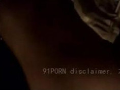 [廁所自拍]「怎麼流紅紅的出來？」朋友在外面唱歌！廁所早就開始運動了（有影）