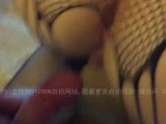 [飯店３Ｐ]「喜不喜歡小老公這樣」帶老婆跟小鮮肉見面，老婆眼睛都亮了～特別讓他不帶套（有影）