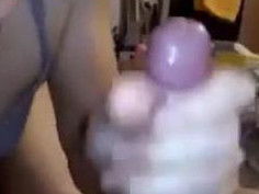 [自拍微露]乾媽好厲害，一直讓我噴出來～全部都被她吞下去！（有影）