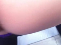 [自拍微露]夫妻戶外玩上癮～跑到廁所當四腳瘦！ＭＣ還沒結束就在闖紅燈（有影）